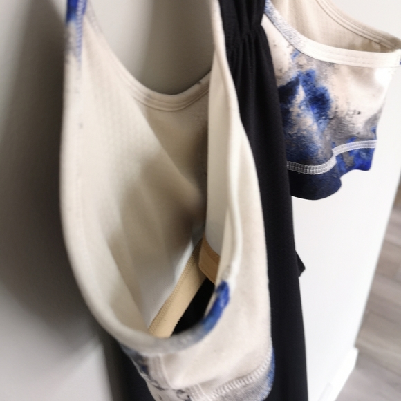 Lululemon Activewear Singlet Yoga Tank Top - Picture 8 of 14